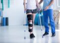 Các lưu ý khi chăm sóc bệnh nhân bị vỡ mâm chày